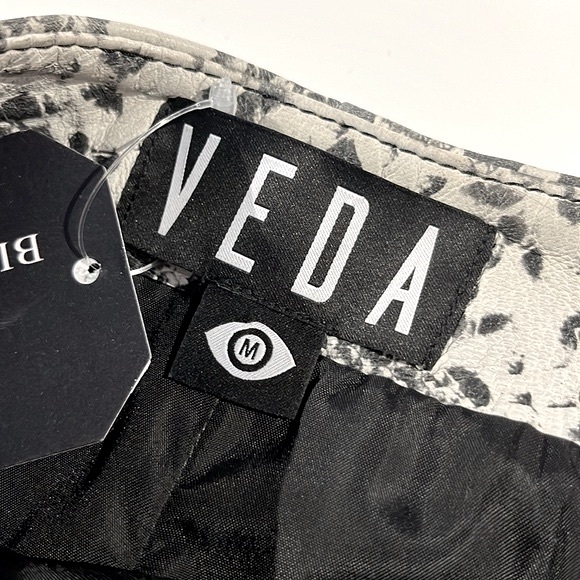 VEDA Grey Snakeskin Leather Mini A-Line Skirt - Picture 7 of 8